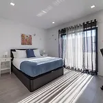 Modern & Quiet 2br 2 Baths 4 Balconies & Lift アパート