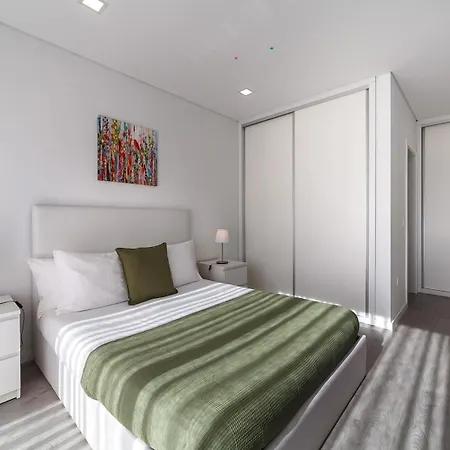 Modern & Quiet 2br 2 Baths 4 Balconies & Lift 公寓