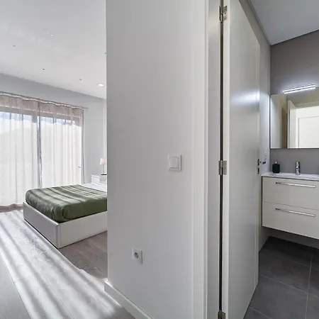 Modern & Quiet 2br 2 Baths 4 Balconies & Lift Apartamento