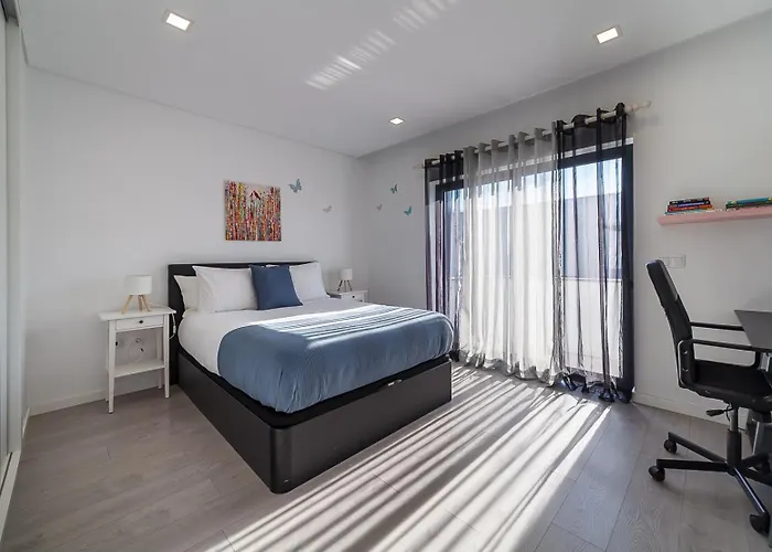 Modern & Quiet 2br 2 Baths 4 Balconies & Lift Apartamento