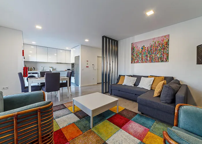 Modern & Quiet 2br 2 Baths 4 Balconies & Lift Apartamento