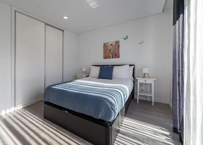 Modern & Quiet 2br 2 Baths 4 Balconies & Lift Apartamento